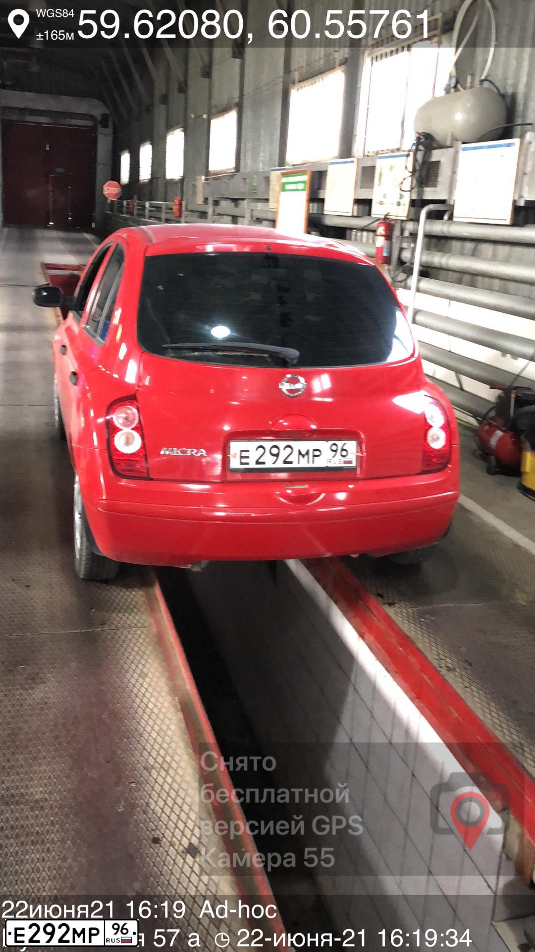 Фото автомобиля NISSAN MICRA, 2006 — госномер Е292МР96. Цвет: КРАСНЫЙ