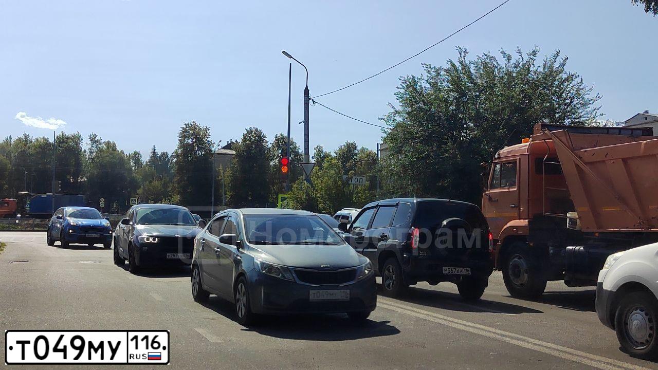 Фото автомобиля KIA RIO, 2013 — госномер Т064ВУ181. Цвет: СЕРЫЙ