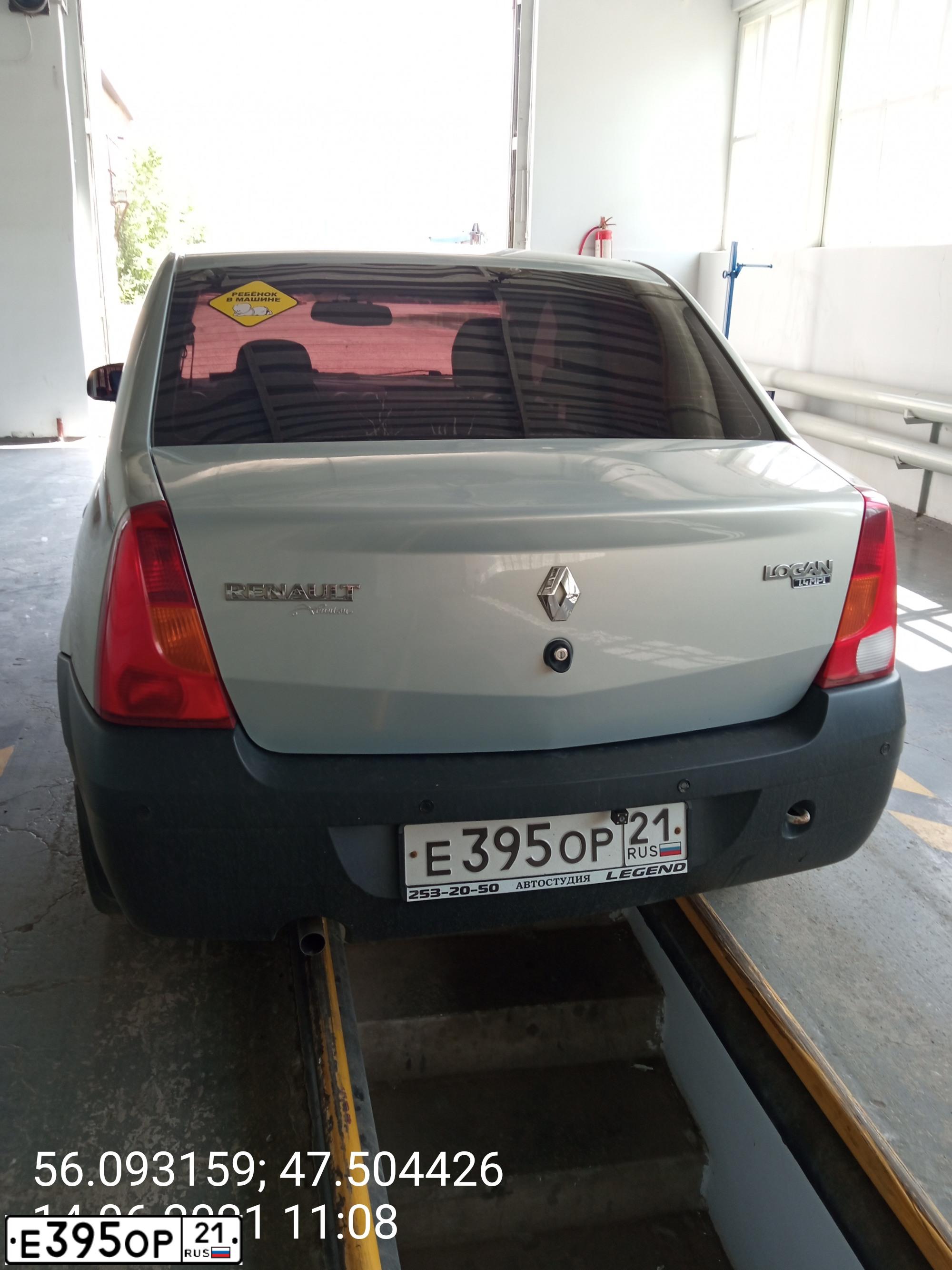 Фото автомобиля RENAULT LOGAN, 2009 — госномер Е395ОР21. Цвет: СЕРЫЙ