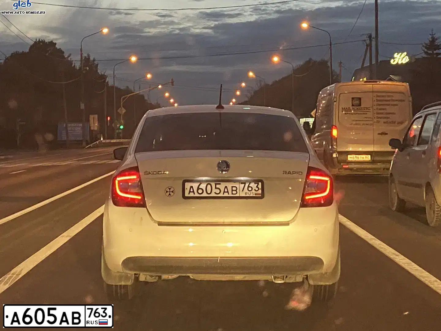 Фото автомобиля SKODA RAPID, 2017 — госномер М105СХ799. Цвет: Белый