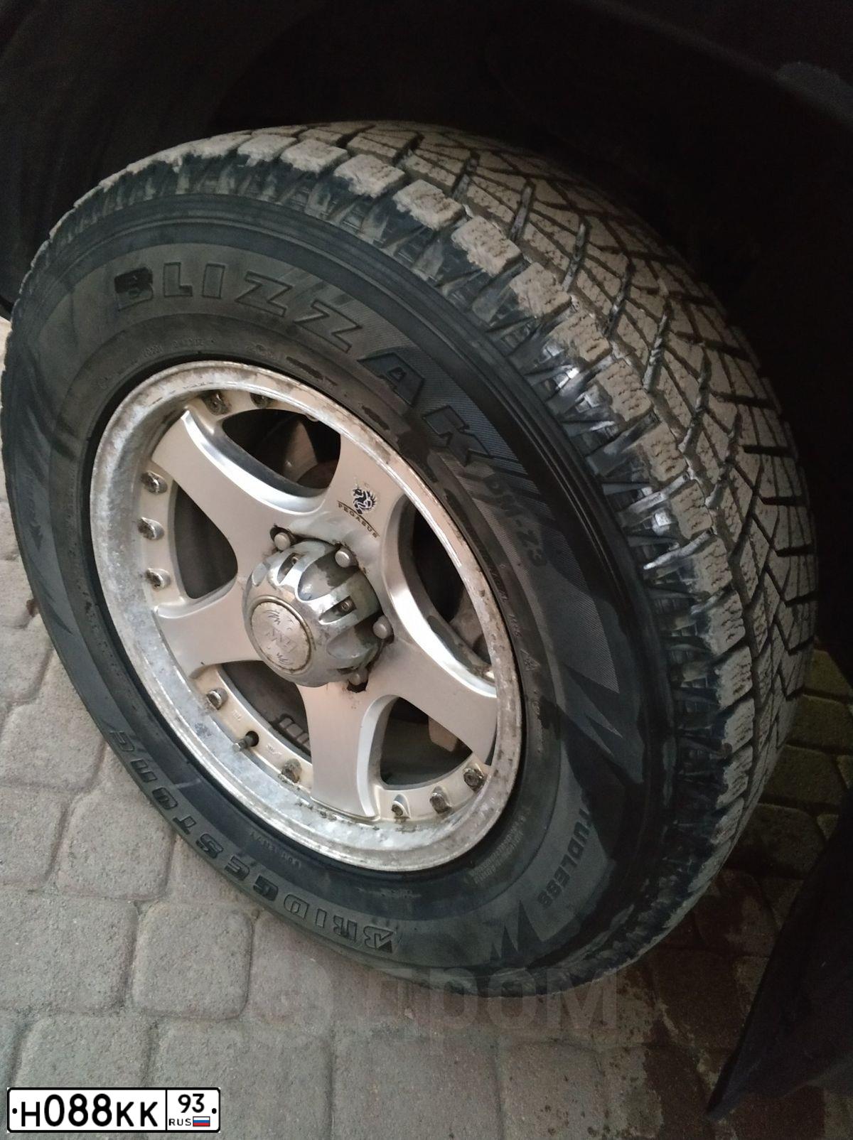 Фото автомобиля TOYOTA LAND CRUISER 150, 2005 — госномер В906ЕЕ156. Цвет: ЧЕРНЫЙ