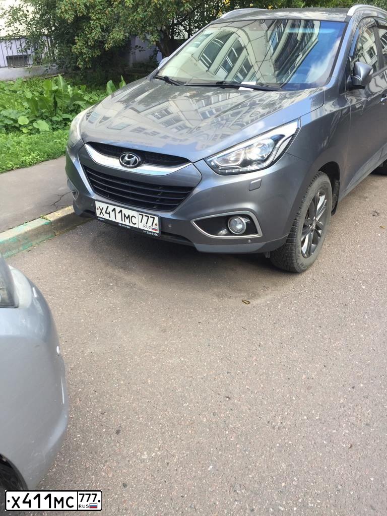 Фото автомобиля HYUNDAI IX35, 2014 — госномер Х411МС777. Цвет: СЕРЫЙ