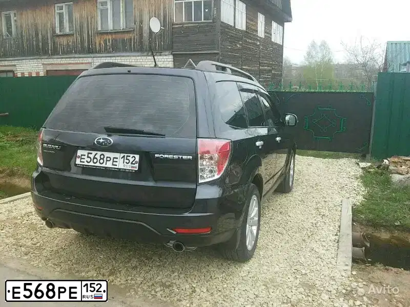 Фото автомобиля SUBARU FORESTER, 2011 — госномер Р111КМ52. Цвет: ТЕМНО-СЕРЫЙ