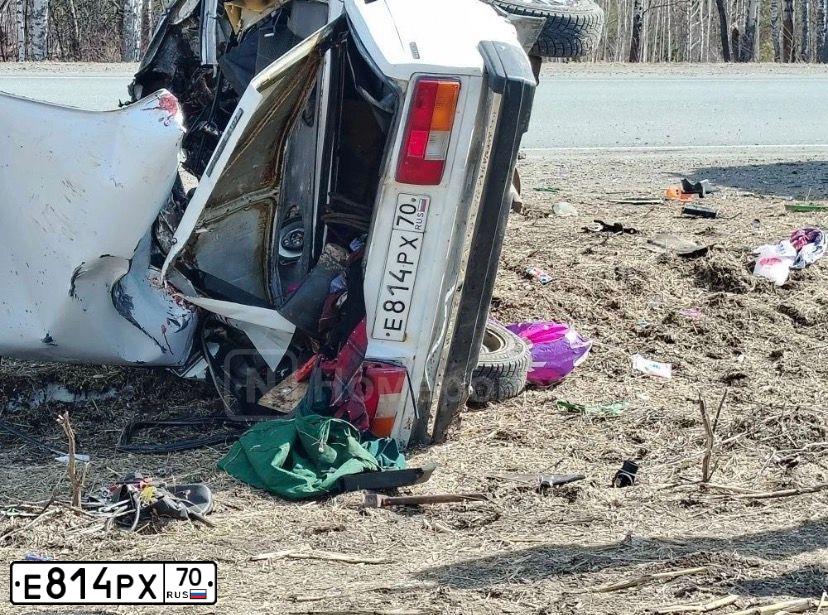 Фото автомобиля LADA 2107 LADA, 2003 — госномер Е814РХ70. Цвет: Белый