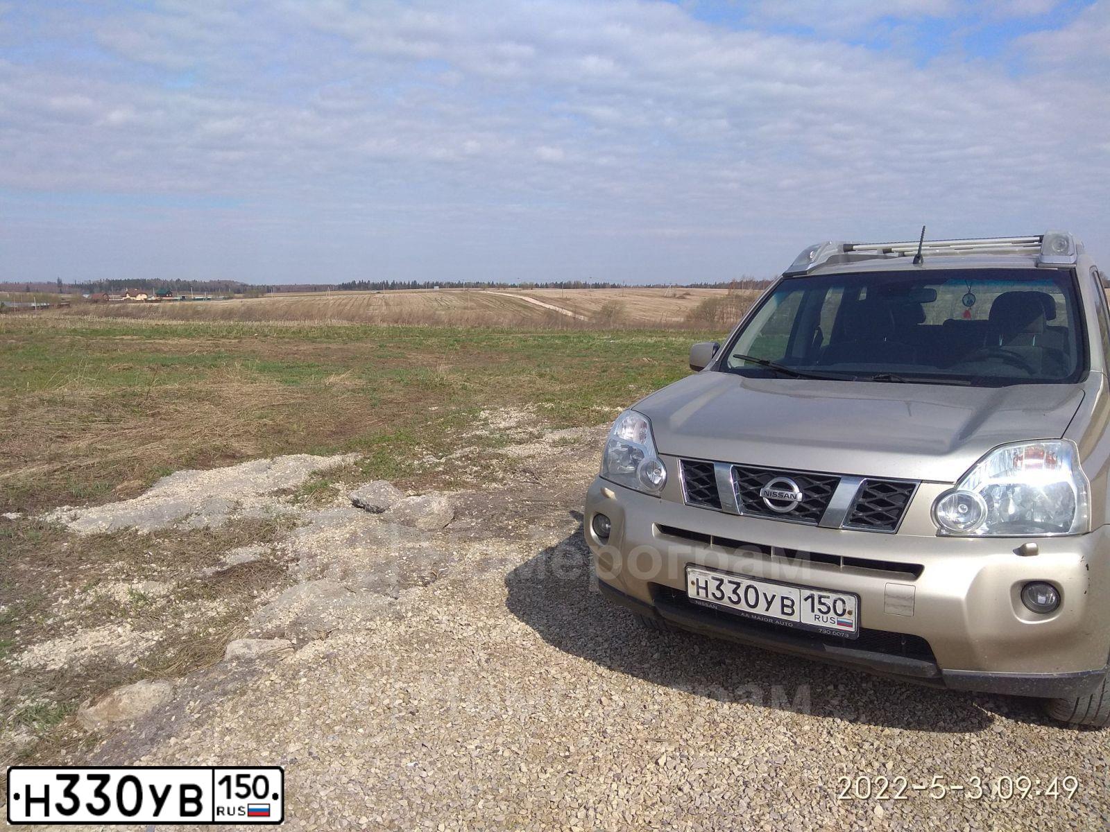 Фото автомобиля NISSAN X-TRAIL, 2008 — госномер Н330УВ150. Цвет: ЗОЛОТИСТЫЙ