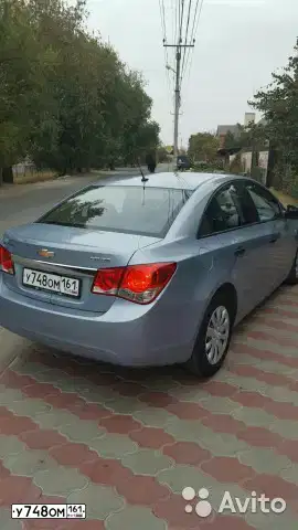Фото автомобиля CHEVROLET CRUZE, 2012 — госномер У748ОМ161. Цвет: СВЕТЛО-СЕРЫЙ МЕТАЛЛИК