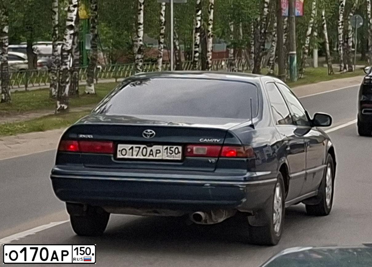 Фото автомобиля TOYOTA CAMRY, 1998 — госномер О170АР150. Цвет: ЗЕЛЕНЫЙ