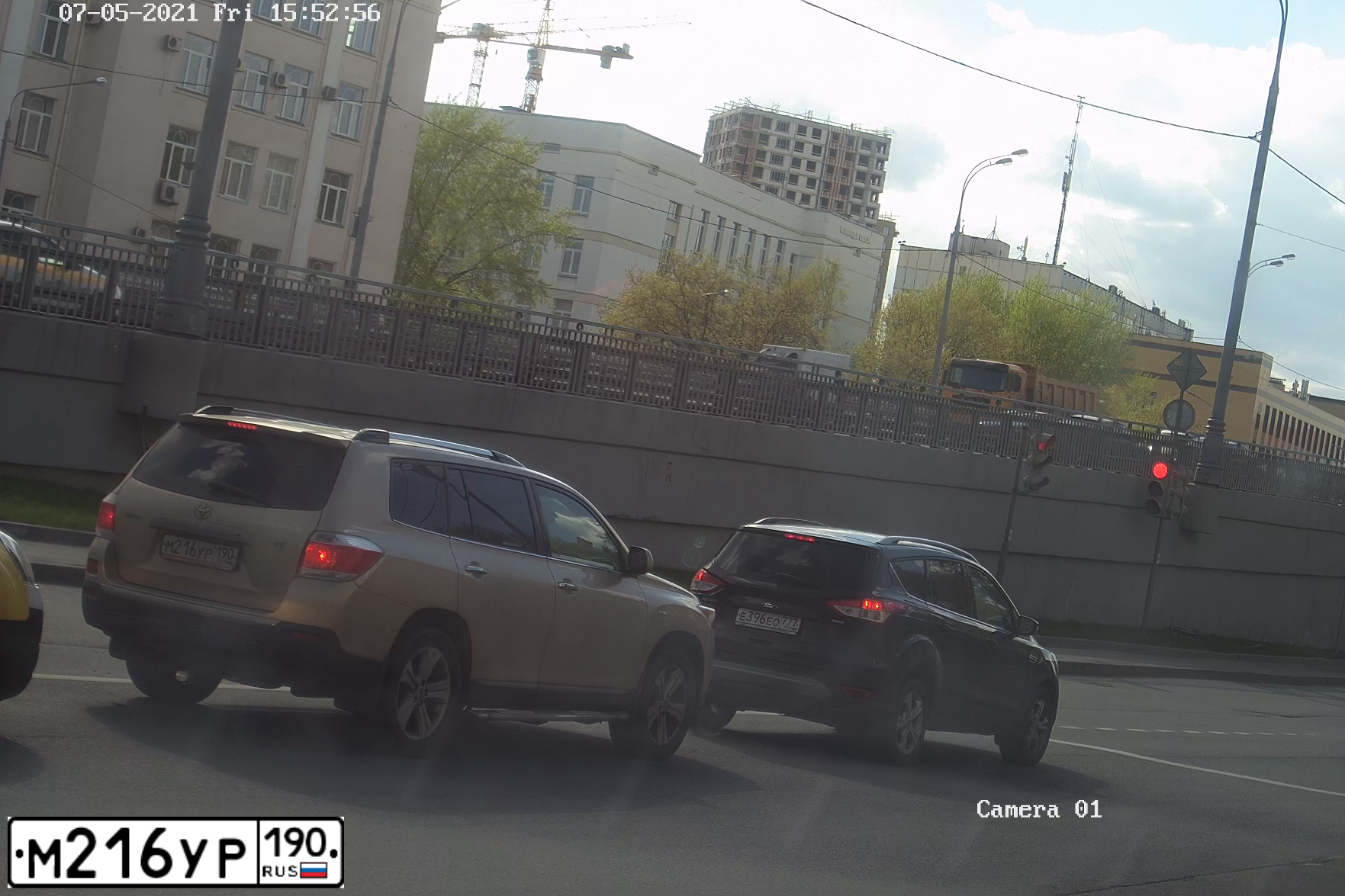 Фото автомобиля TOYOTA HIGHLANDER, 2012 — госномер М216УР190. Цвет: БЕЖЕВЫЙ
