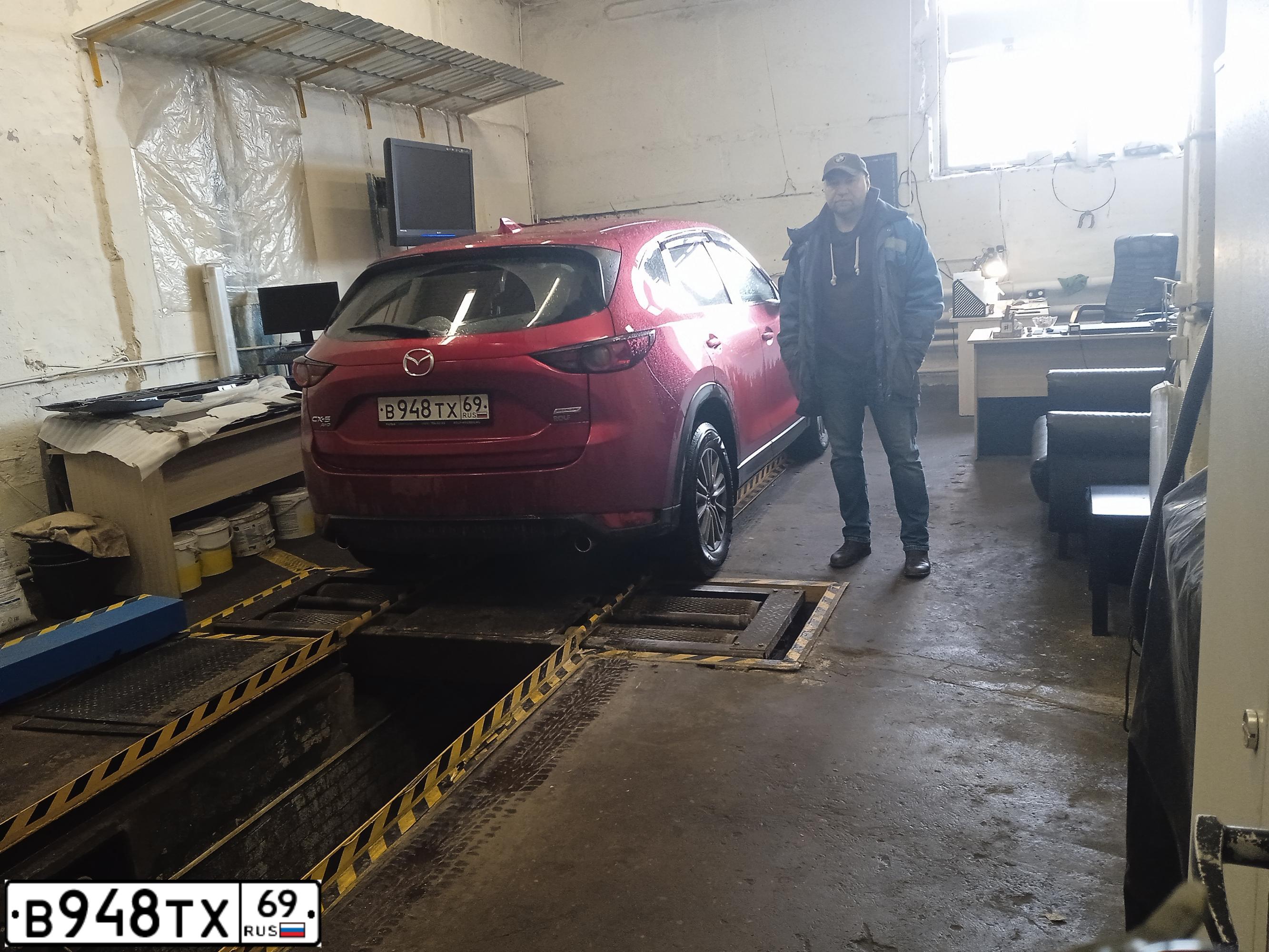 Фото автомобиля MAZDA CX-5, 2019 — госномер В516ВТ977. Цвет: Красный