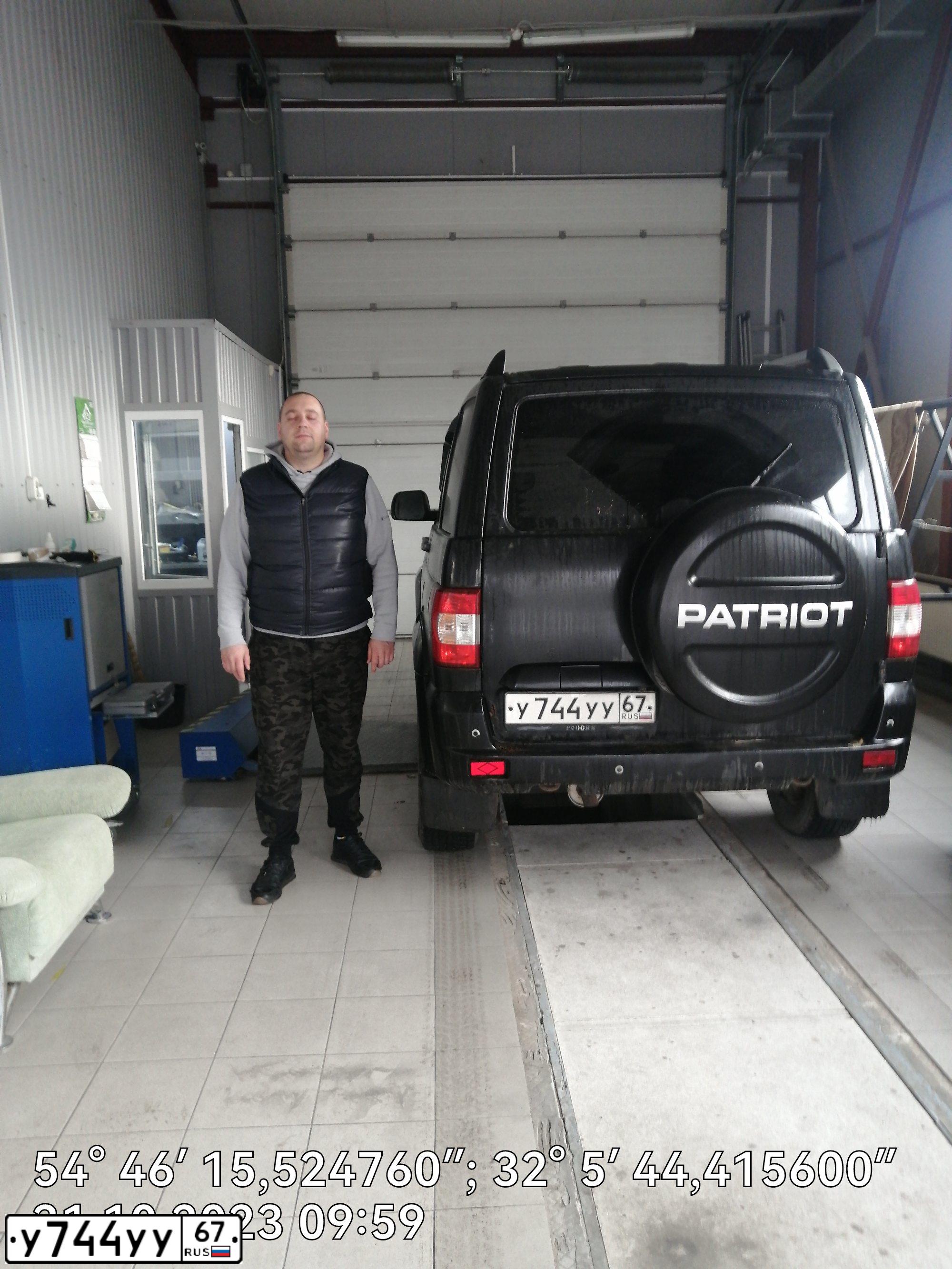 Фото автомобиля UAZ 3163 PATRIOT, 2015 — госномер У744УУ67. Цвет: ЧЕРНЫЙ