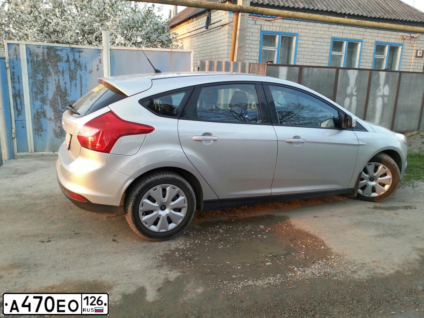 Фото автомобиля FORD FOCUS, 2014 — госномер А470ЕО126. Цвет: Серебристый