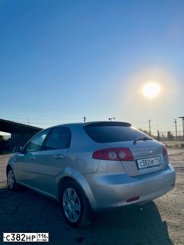 Фото автомобиля CHEVROLET LACETTI, 2008 — госномер С382НР116. Цвет: СЕРЕБРИСТЫЙ