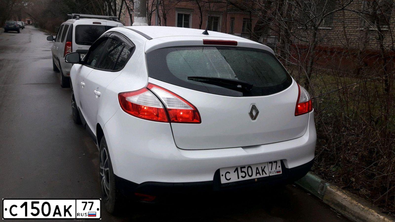 Фото автомобиля RENAULT MEGANE, 2013 — госномер В152ЕЕ790. Цвет: Белый