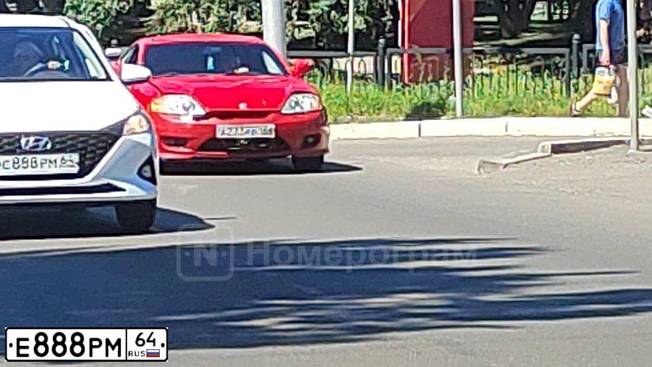 Фото автомобиля SKODA OCTAVIA, 2011 — госномер Е888РМ64. Цвет: СЕРЫЙ