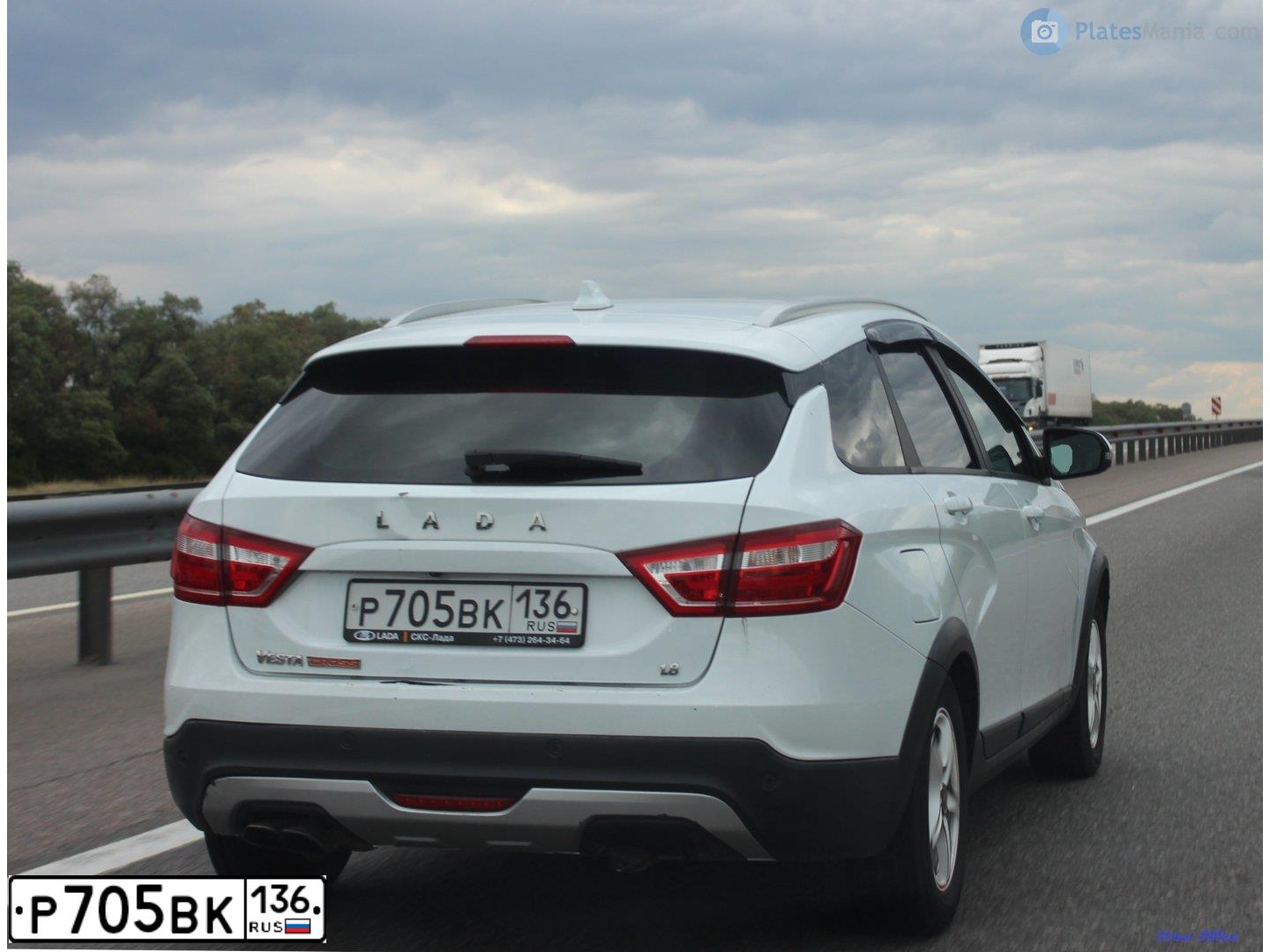 Фото автомобиля LADA VESTA, 2018 — госномер Е222АТ57. Цвет: Белый