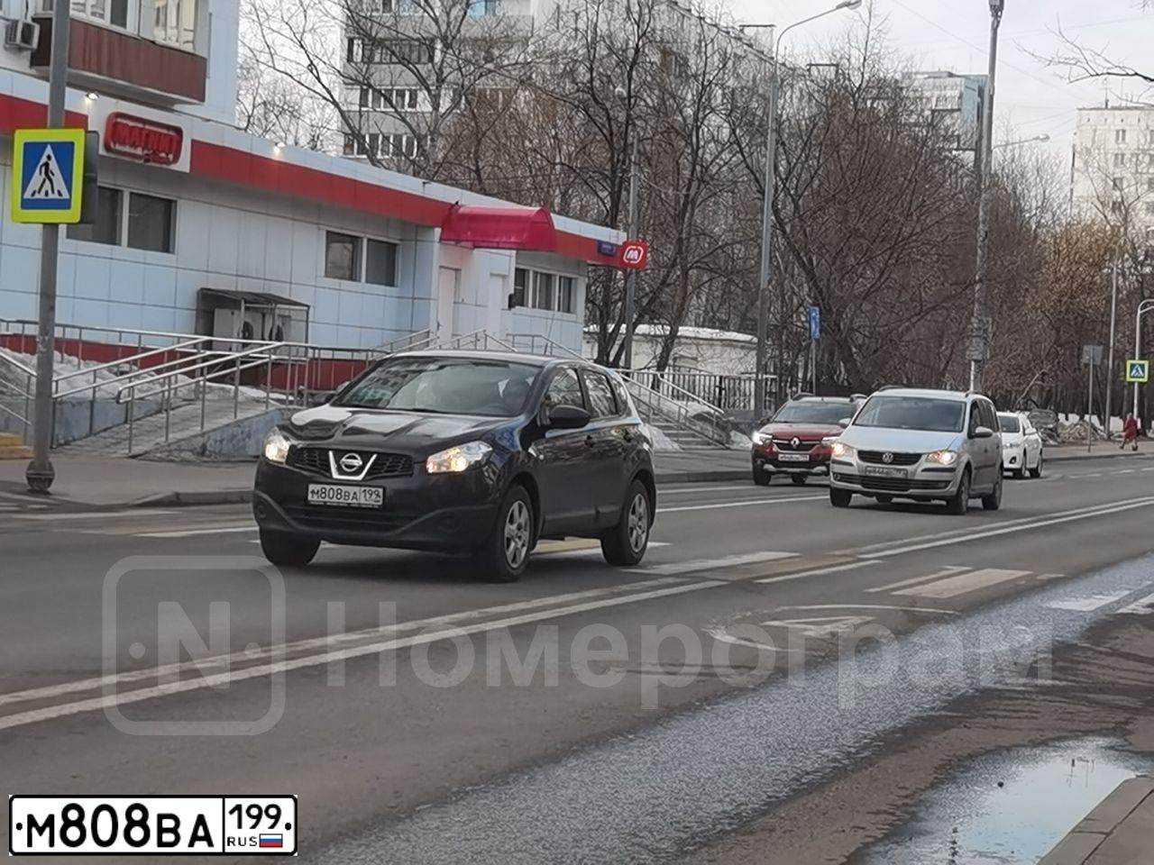 Фото автомобиля NISSAN QASHQAI, 2013 — госномер В376ОЕ790. Цвет: ФИОЛЕТОВЫЙ