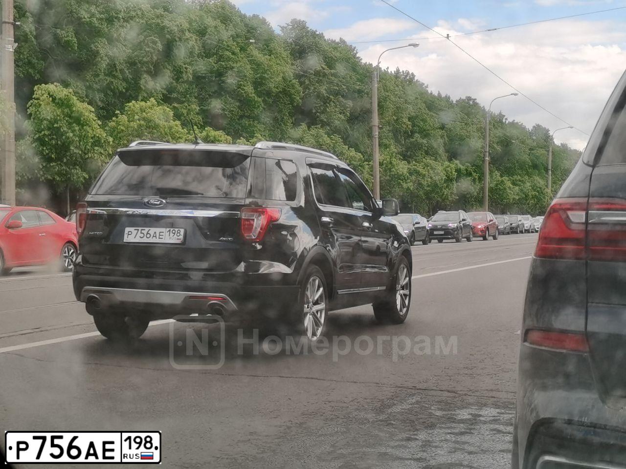 Фото автомобиля FORD EXPLORER, 2016 — госномер Р756АЕ198. Цвет: ЧЕРНЫЙ