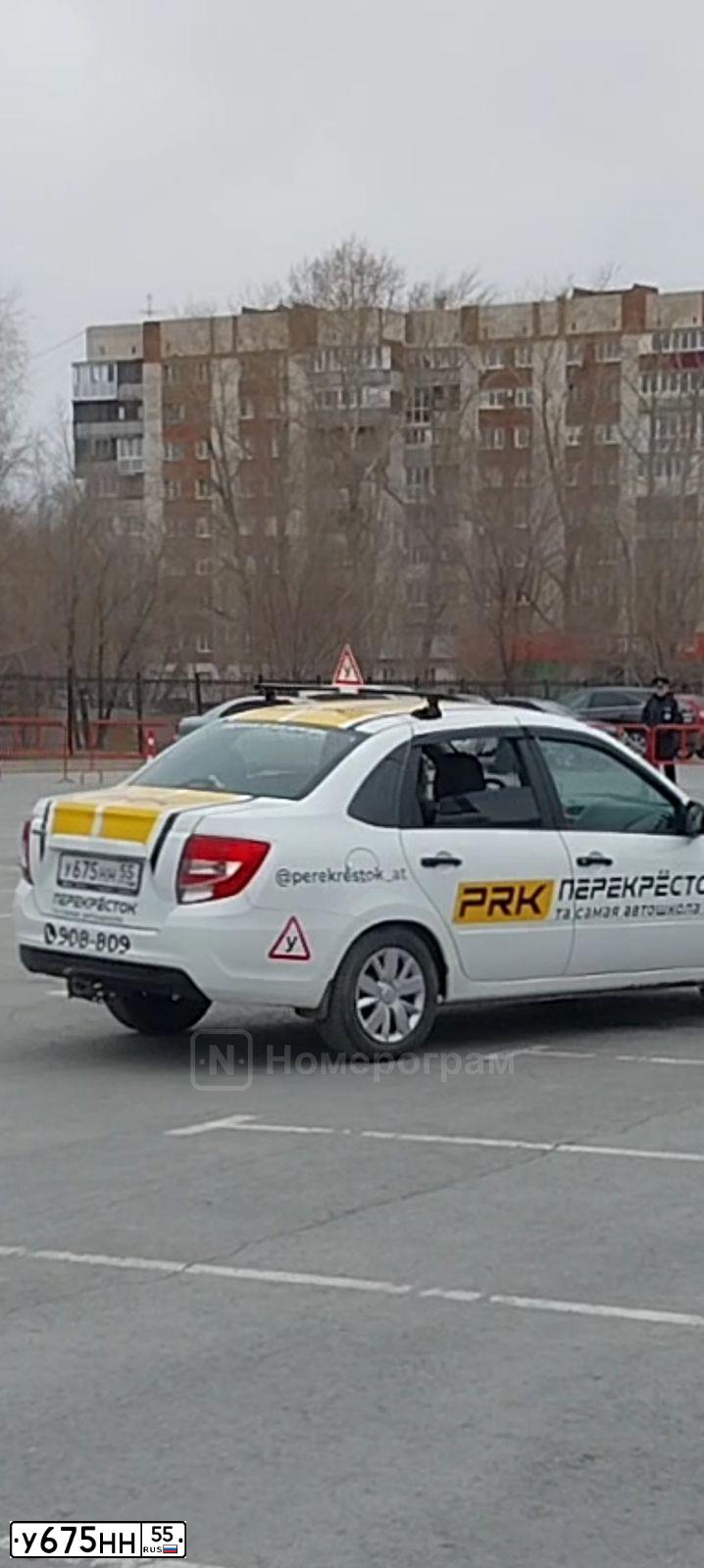 Фото автомобиля LADA 2190 GRANTA, 2019 — госномер У675НН55. Цвет: БЕЛЫЙ