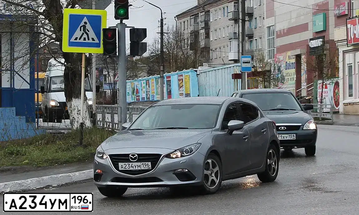 Фото автомобиля MAZDA 3, 2013 — госномер А234УМ196. Цвет: СЕРЕБРИСТЫЙ