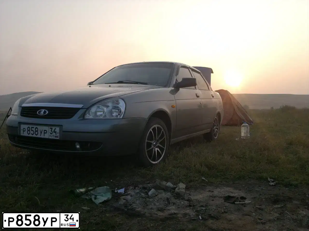 Фото автомобиля LADA 2170 PRIORA, 2011 — госномер Р858УР34. Цвет: СРЕДНИЙ СЕРО-ЗЕЛЕНЫЙ МЕТ.