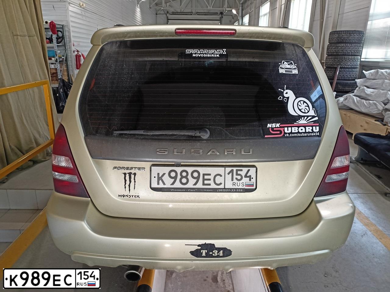Фото автомобиля SUBARU FORESTER, 2002 — госномер К989ЕС154. Цвет: ЗОЛОТИСТЫЙ