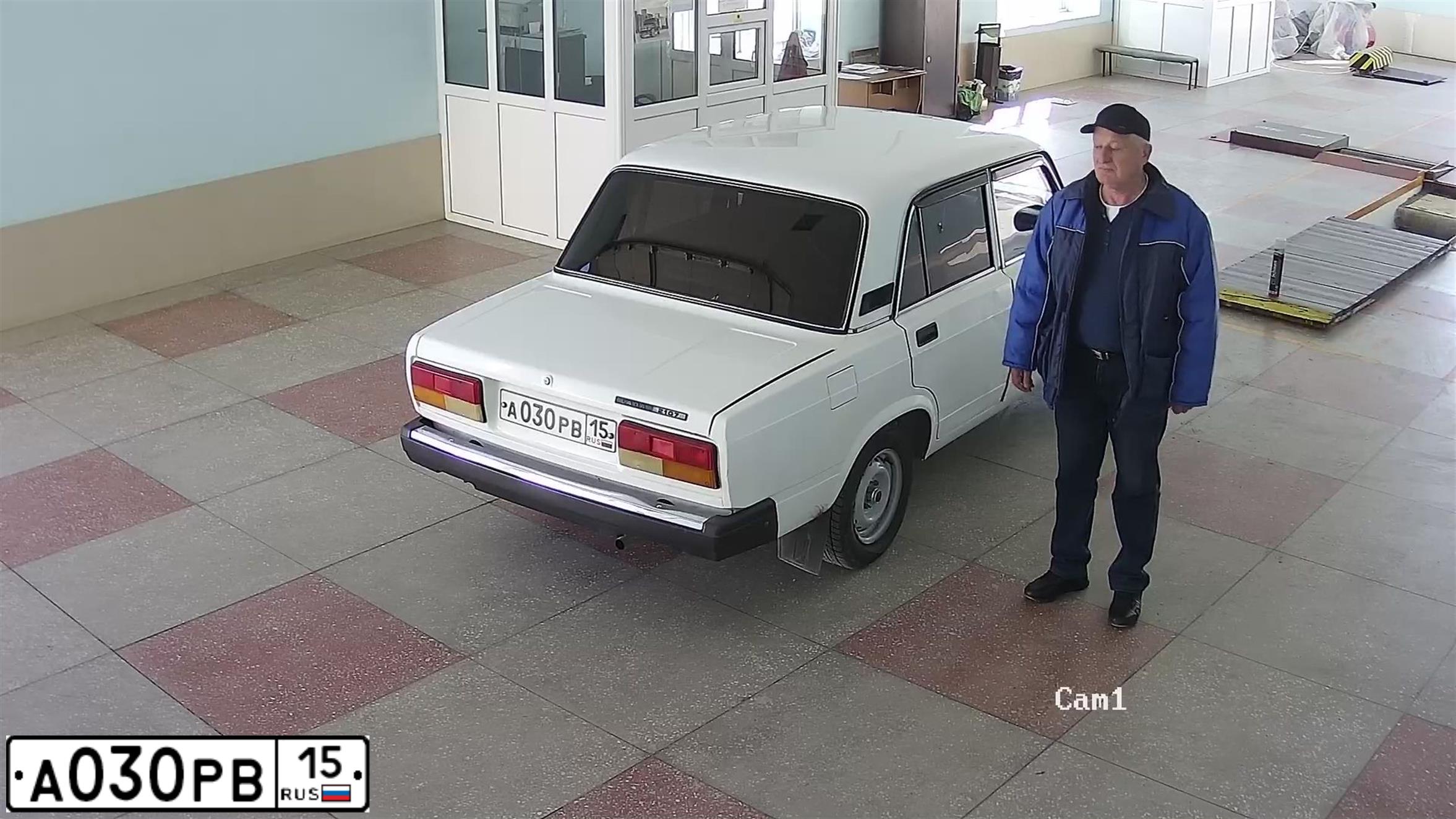 Фото автомобиля LADA 2107, 2010 — госномер А030РВ15. Цвет: БЕЛЫЙ