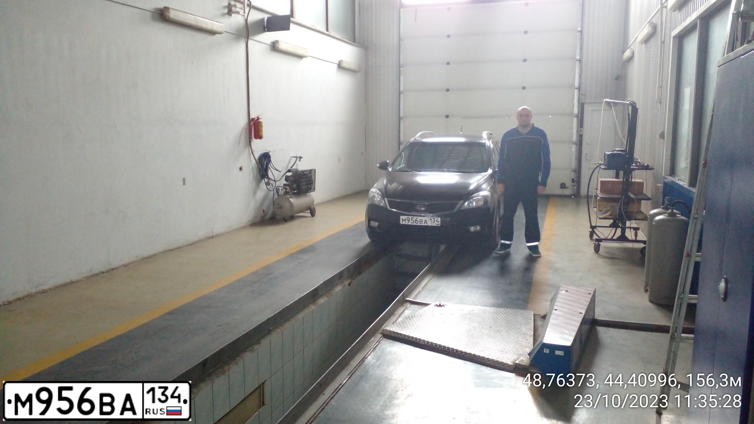 Фото автомобиля KIA CEE'D, 2012 — госномер М956ВА134. Цвет: ЧЕРНЫЙ ПЕРЛАМУТР