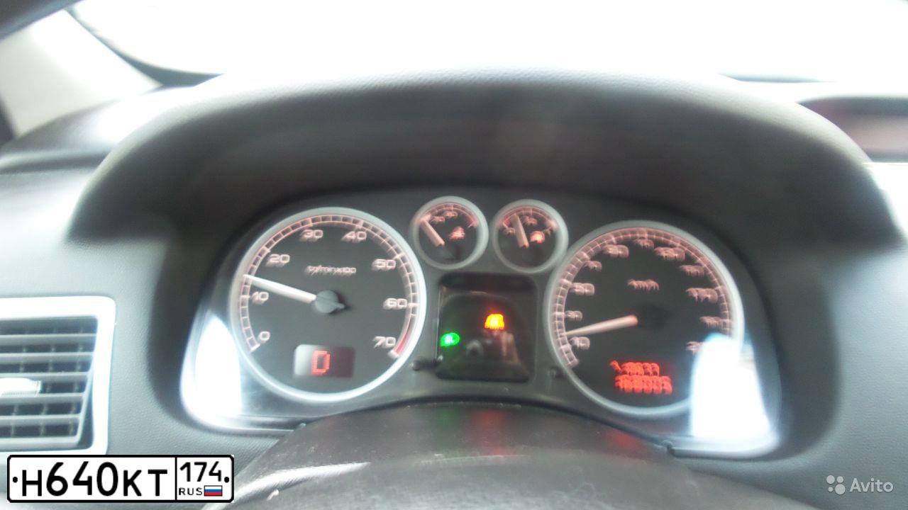 Фото автомобиля PEUGEOT 307, 2003 — госномер Н640КТ174. Цвет: Красный