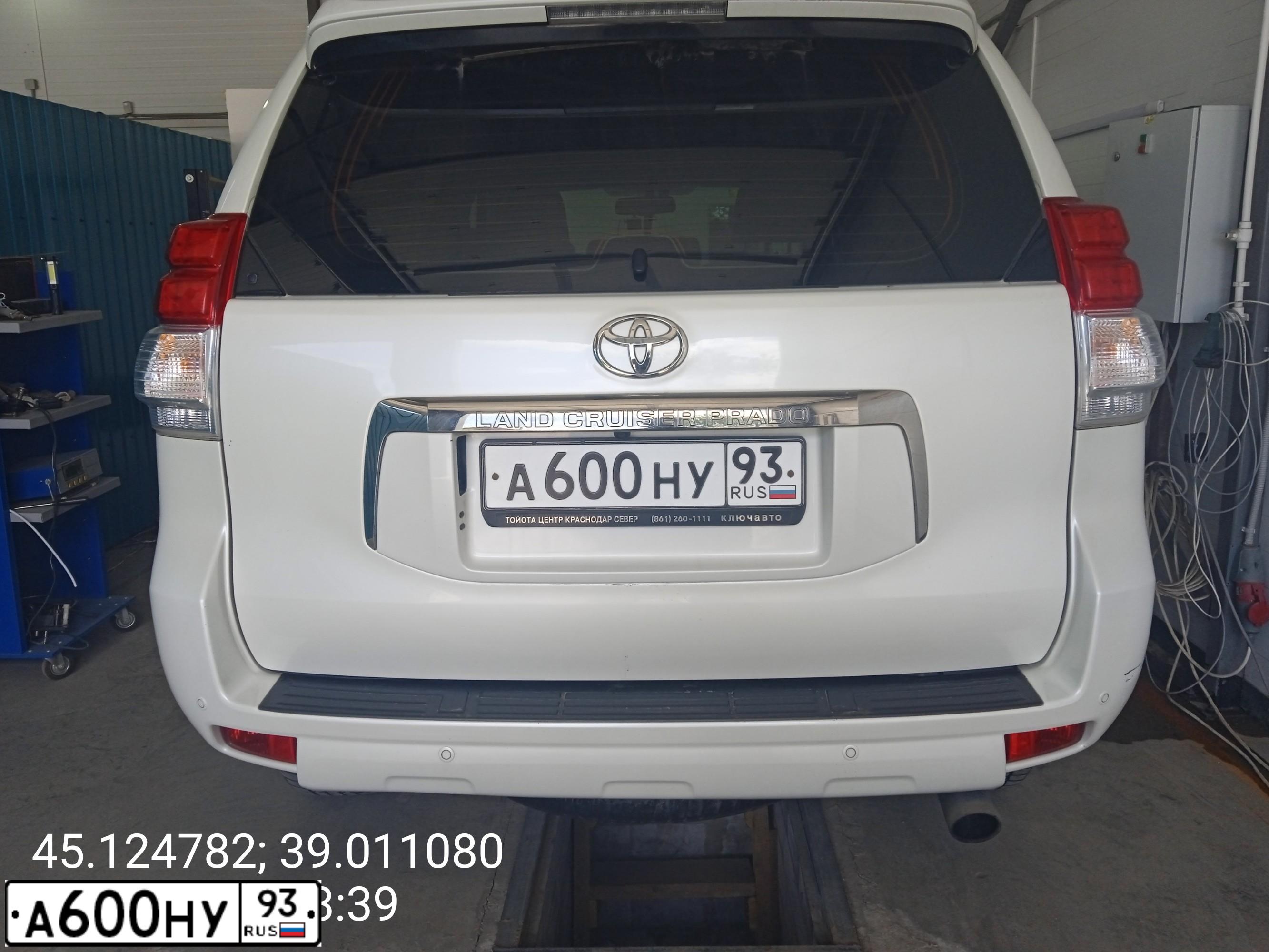 Фото автомобиля TOYOTA LANDCRUISER, 2010 — госномер А600НУ93. Цвет: Белый