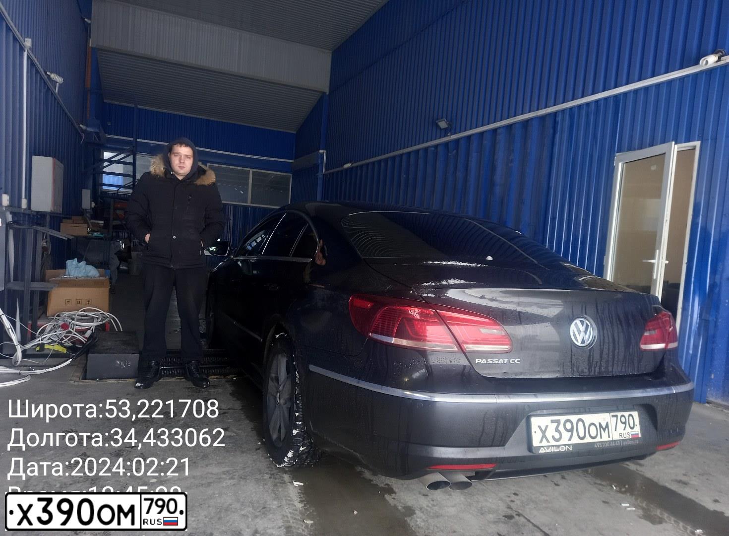 Фото автомобиля VOLKSWAGEN CC, 2013 — госномер В303МН199. Цвет: ЧЕРНЫЙ