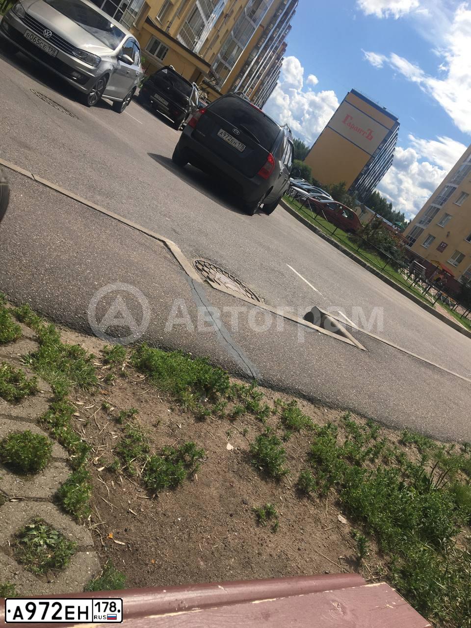 Фото автомобиля KIA CARENS, 2010 — госномер А972ЕН178. Цвет: СИНИЙ