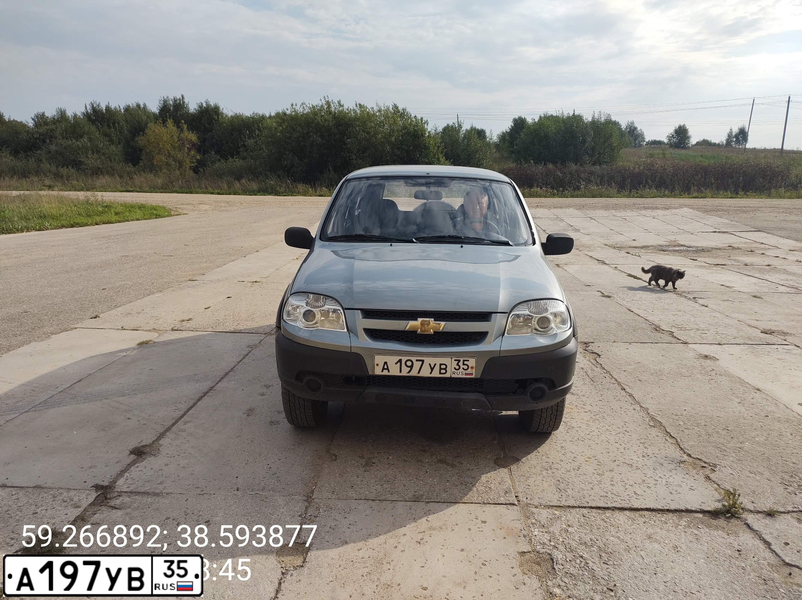 Фото автомобиля CHEVROLET NIVA, 2010 — госномер А197УВ35. Цвет: ТЕМНО-СЕРЫЙ МЕТАЛЛИК