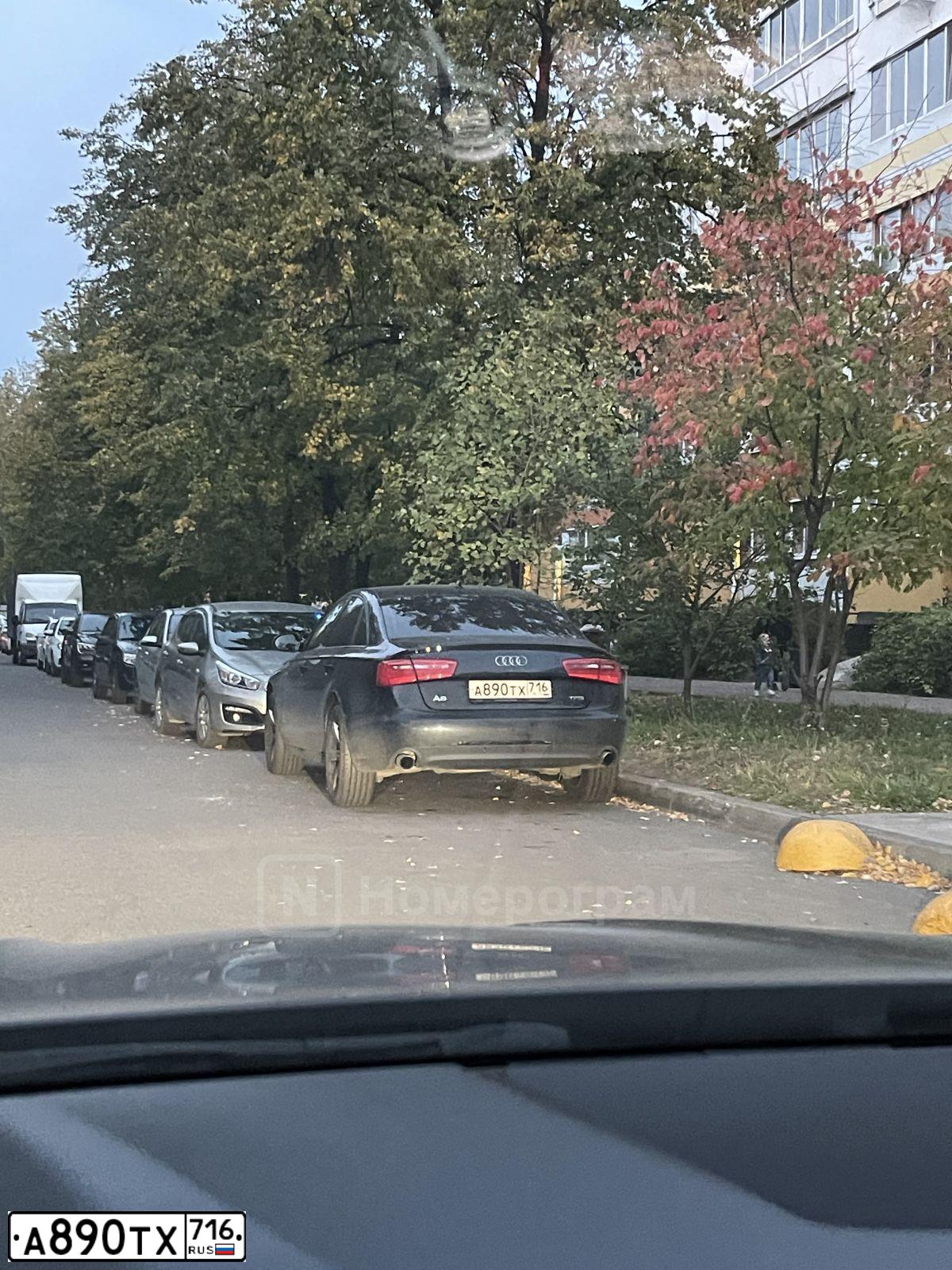 Фото автомобиля AUDI A6, 2013 — госномер Р796АУ18. Цвет: ЧЕРНЫЙ