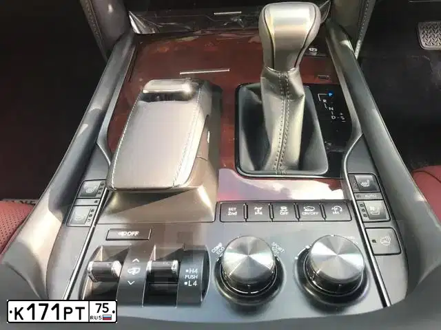 Фото автомобиля MITSUBISHI PAJERO SPORT, 2011 — госномер К171РТ75. Цвет: Серебристый
