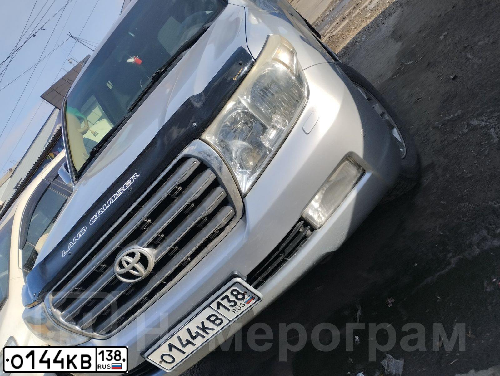Фото автомобиля TOYOTA LANDCRUISER 200, 2009 — госномер О144КВ138. Цвет: СЕРЕБРИСТЫЙ