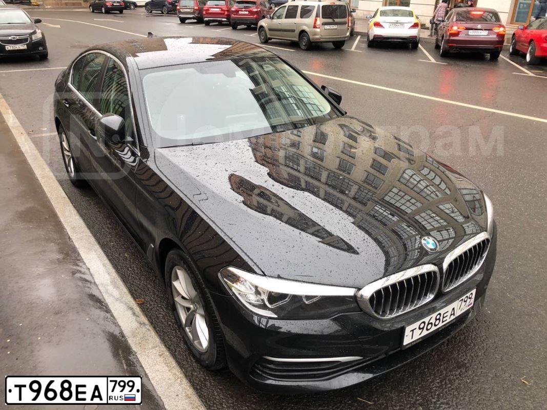 Фото автомобиля BMW SERIE 5, 2018 — госномер Т968ЕА799. Цвет: ЧЕРНЫЙ