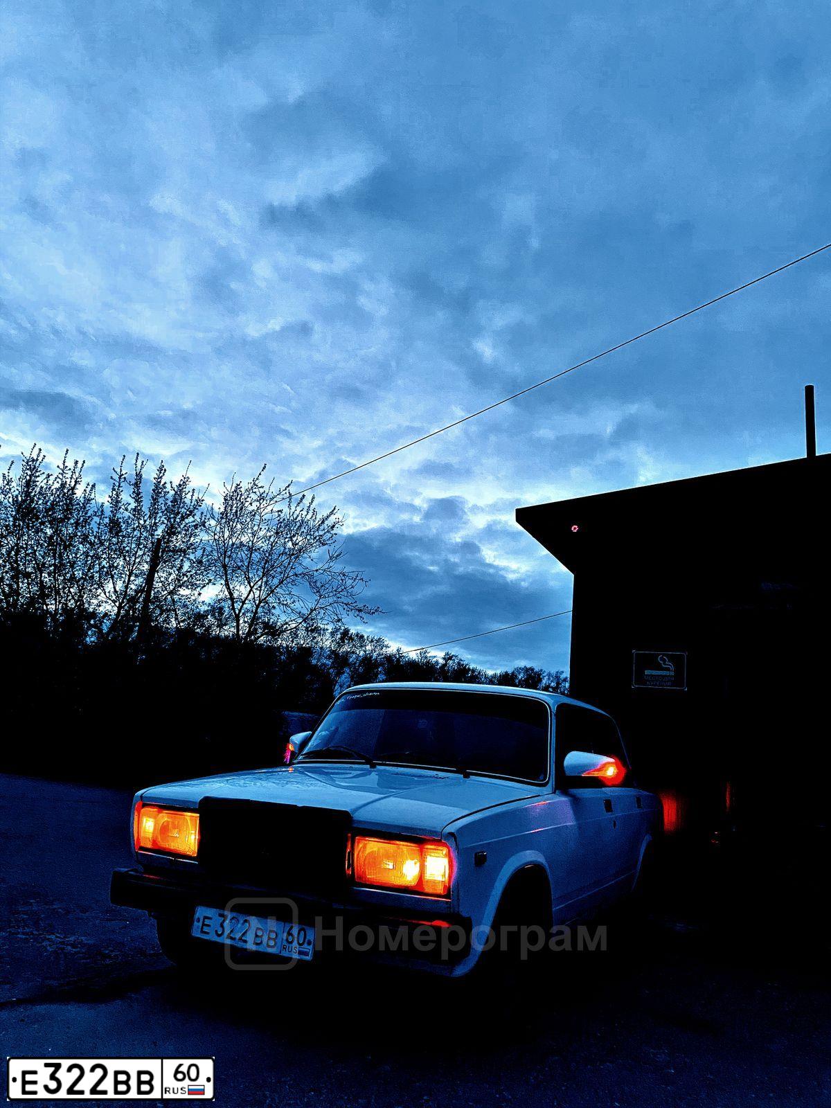 Фото автомобиля VAZ 2107 LADA, 1997 — госномер Е322ВВ60. Цвет: Белый