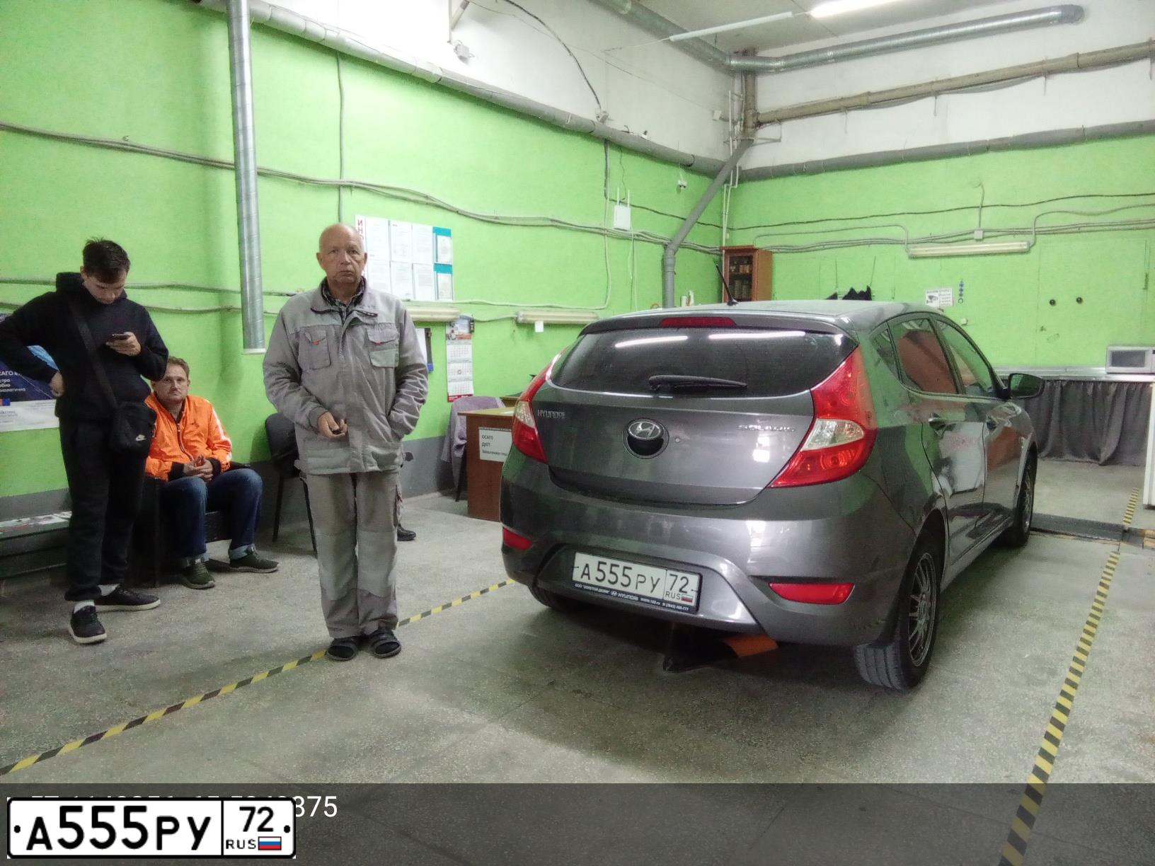 Фото автомобиля HYUNDAI SOLARIS, 2012 — госномер Х677ОС72. Цвет: ЧЕРНО-СЕРЫЙ