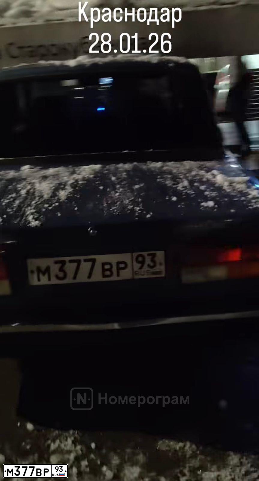 Фото автомобиля LADA 2107, 2002 — госномер М377ВР93. Цвет: синий