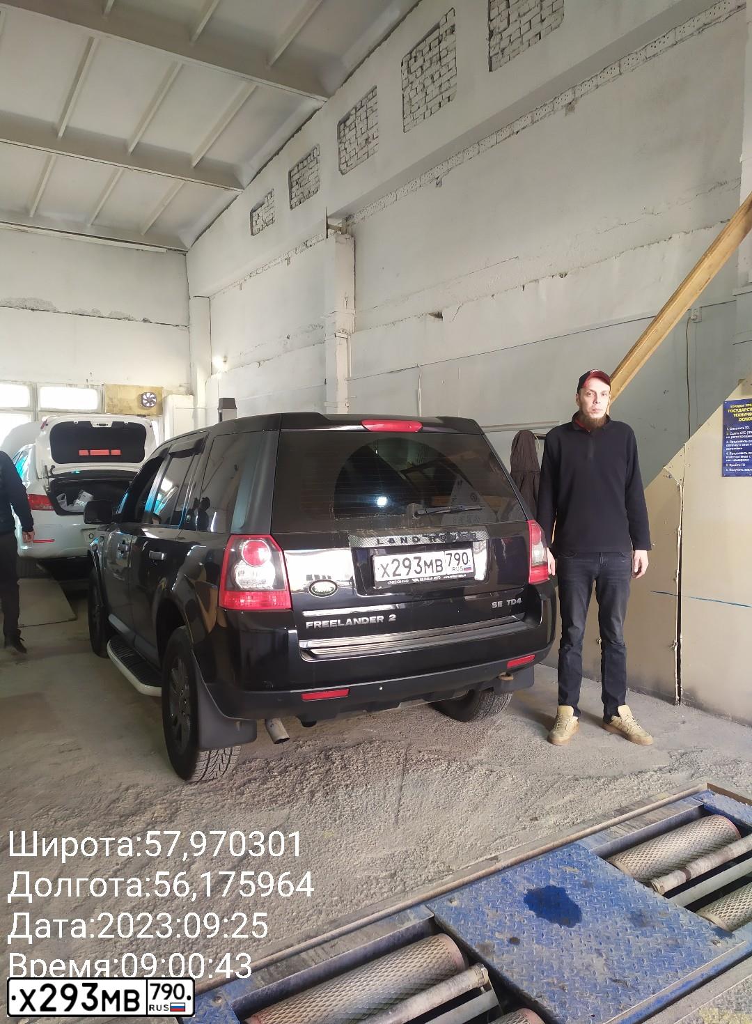 Фото автомобиля LAND ROVER FREELANDER, 2010 — госномер С225ВТ159. Цвет: ЧЕРНЫЙ