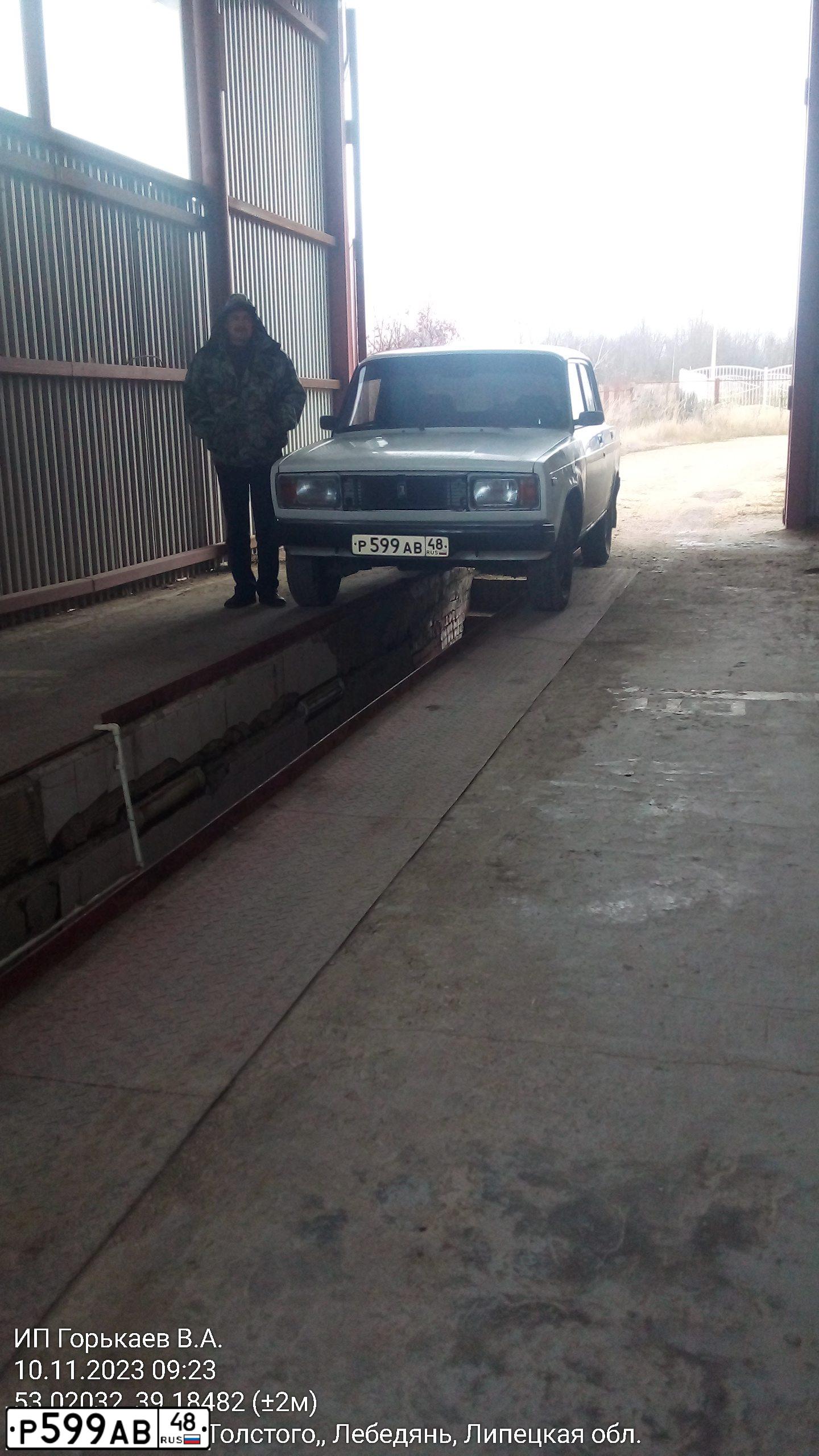 Фото автомобиля LADA 2105, 1998 — госномер Р599АВ48. Цвет: Белый