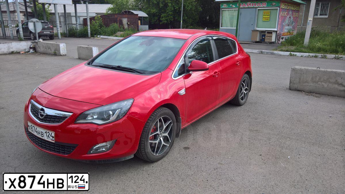 Фото автомобиля OPEL ASTRA, 2012 — госномер О017МА19. Цвет: Красный