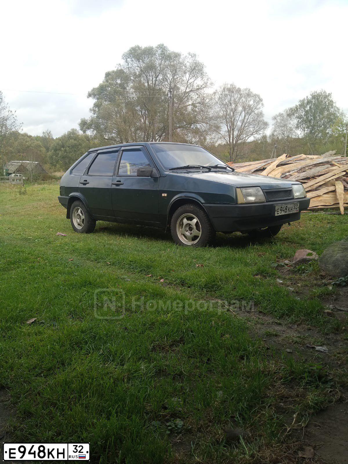 Фото автомобиля LADA 2109 SAMARA, 2003 — госномер Е948КН32. Цвет: Темно-зеленый