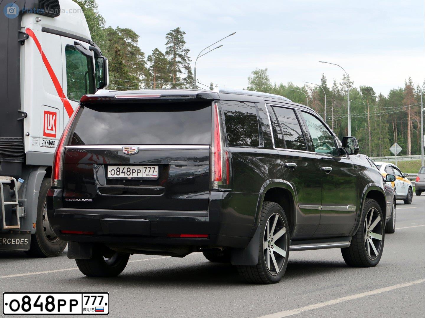 Фото автомобиля CADILLAC ESCALADE, 2015 — госномер О848РР777. Цвет: ЧЕРНЫЙ