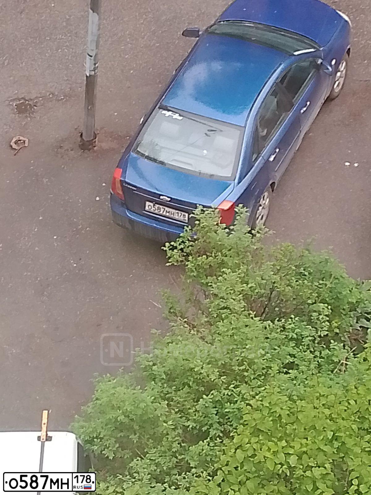 Фото автомобиля CHEVROLET LACETTI, 2008 — госномер О587МН178. Цвет: СИНИЙ