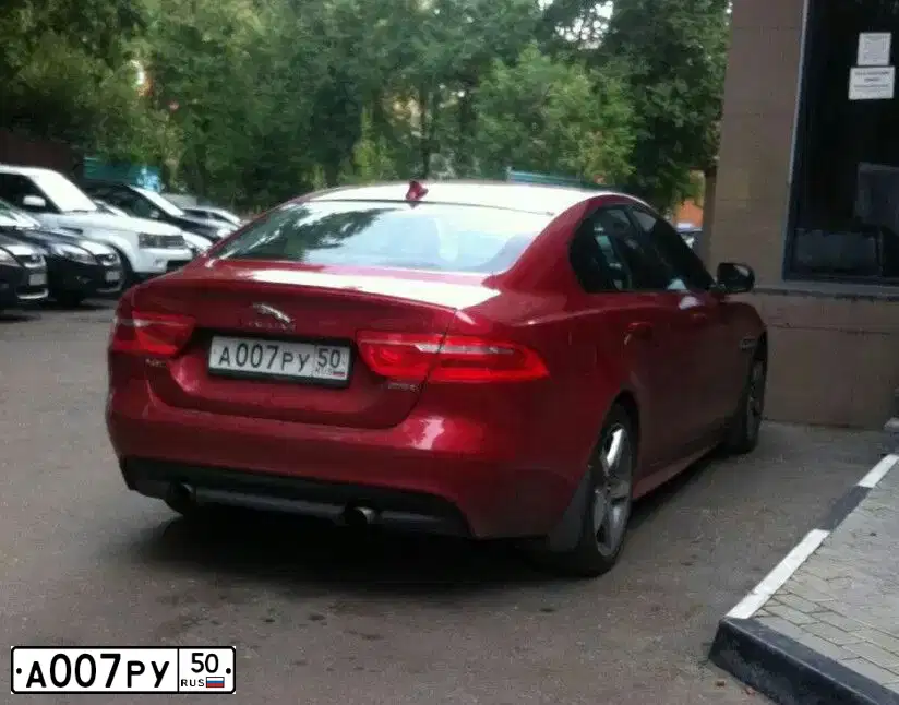 Фото автомобиля JAGUAR XE-SERIE, 2015 — госномер А007РУ50. Цвет: КРАСНЫЙ