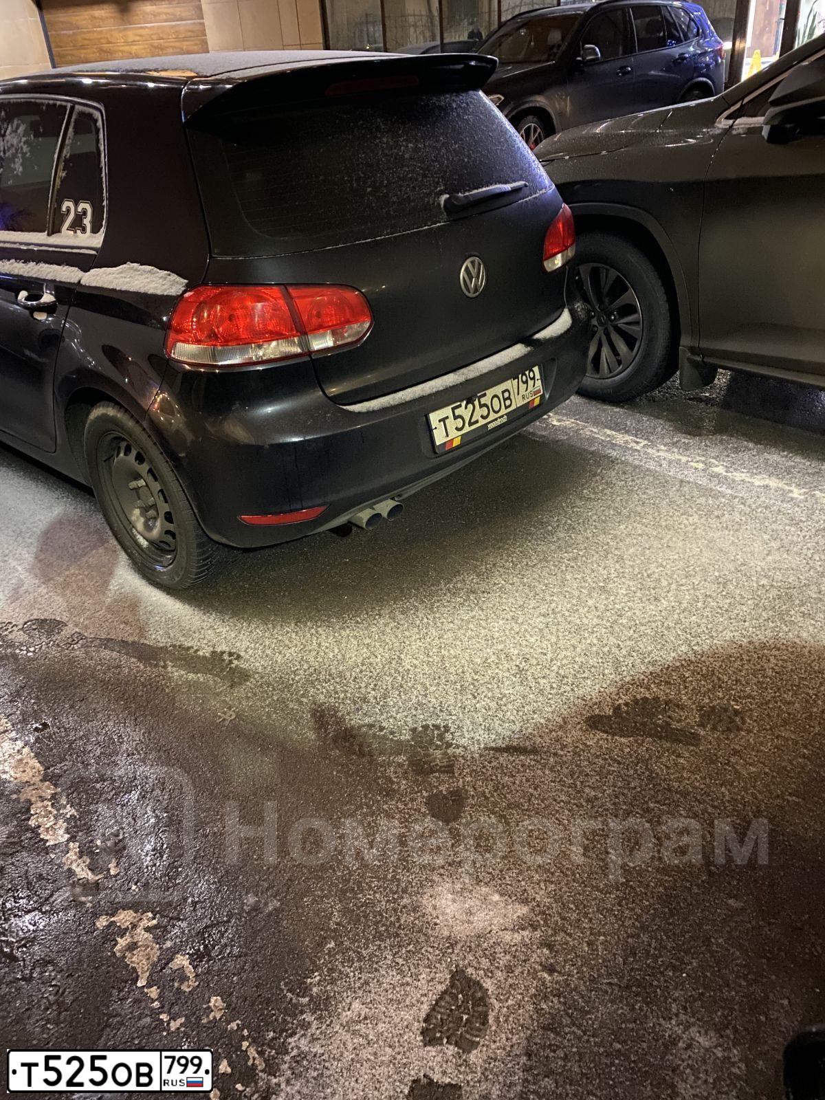 Фото автомобиля VOLKSWAGEN GOLF, 2011 — госномер Т525ОВ799. Цвет: ЧЕРНЫЙ