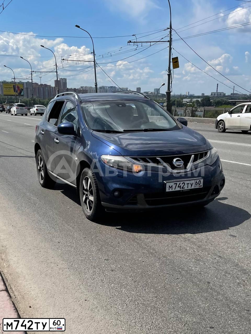 Фото автомобиля NISSAN MURANO, 2010 — госномер Е500УЕ08. Цвет: Темно-синий