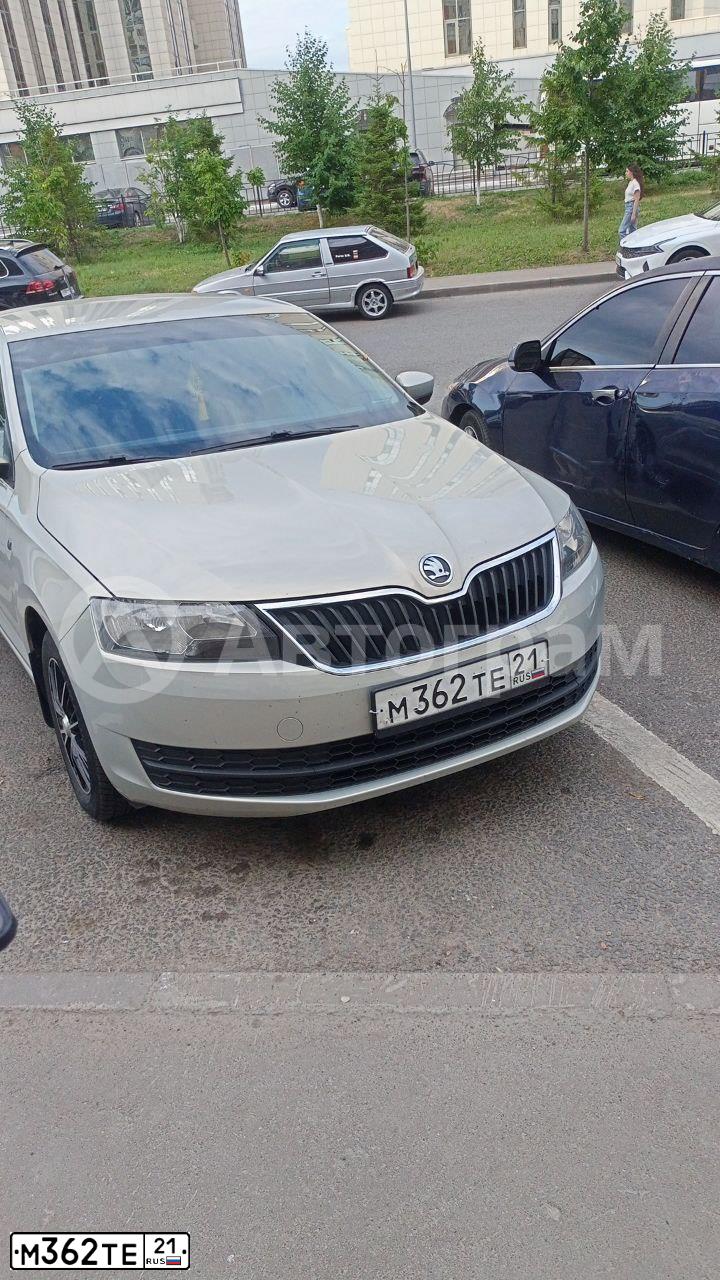 Фото автомобиля SKODA RAPID, 2014 — госномер М362ТЕ21. Цвет: Серебристо-Желтый