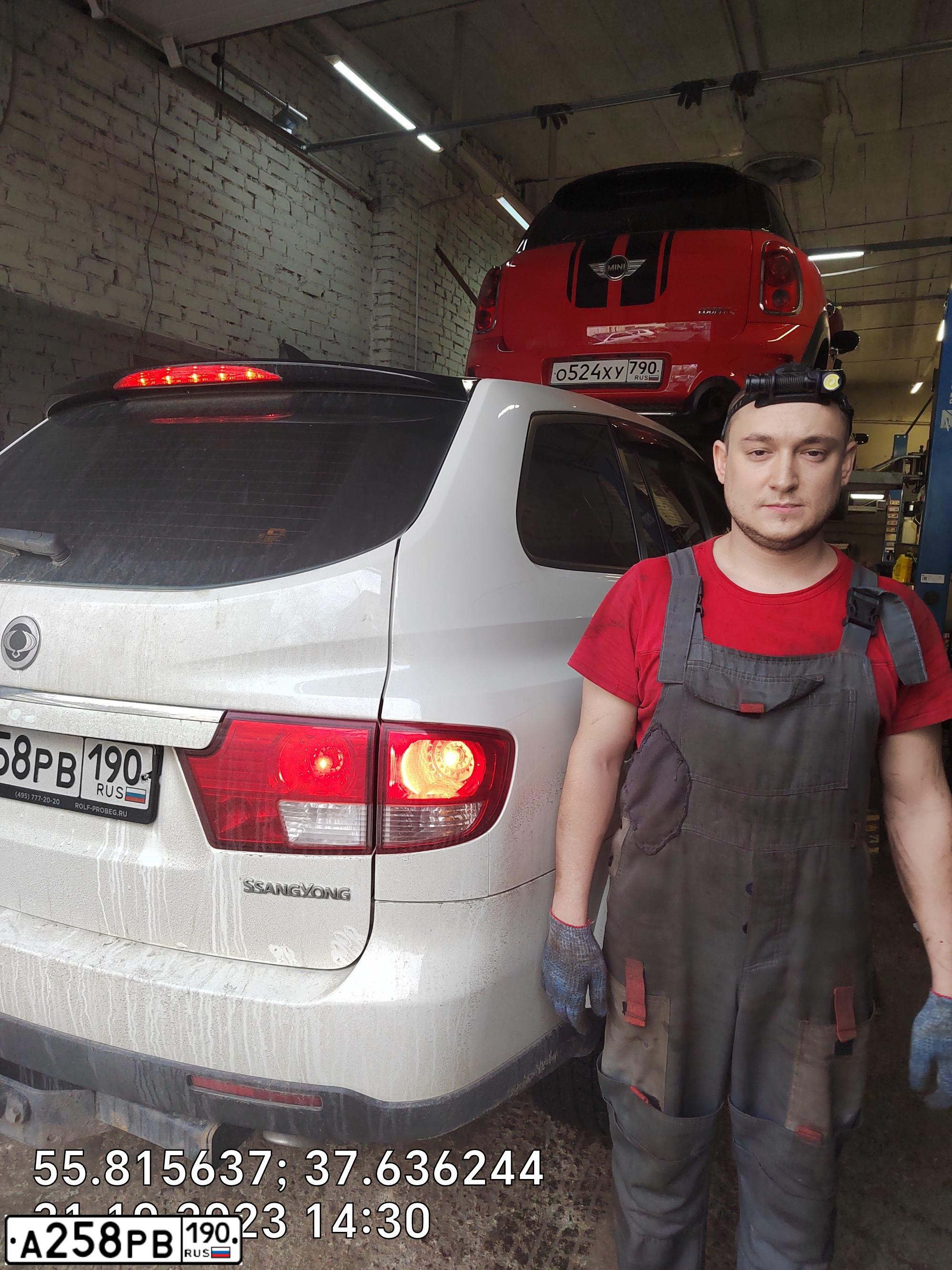 Фото автомобиля SSANGYONG KYRON, 2011 — госномер А258РВ190. Цвет: Белый